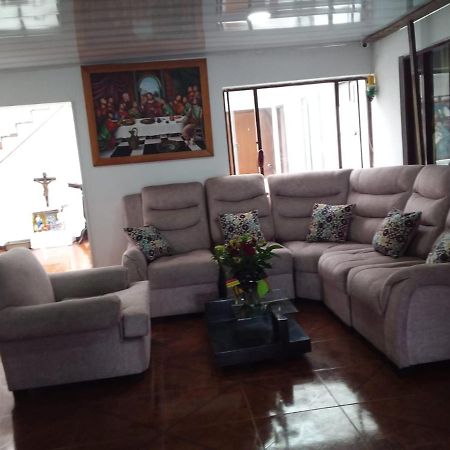 Habitacion Con Bano Privado Cerca Al Aeropuerto بوغوتا المظهر الخارجي الصورة